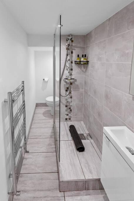 Newly Refurbed, Central Apartment With Free Parking And Hot Tub Lytham St Annes Ngoại thất bức ảnh