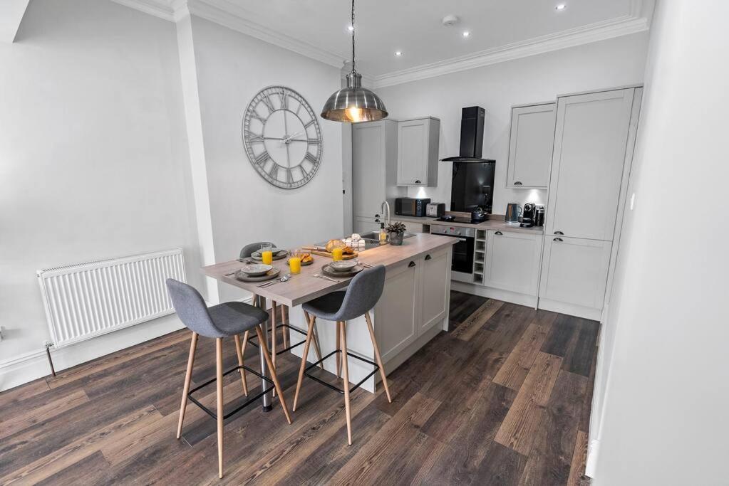 Newly Refurbed, Central Apartment With Free Parking And Hot Tub Lytham St Annes Ngoại thất bức ảnh