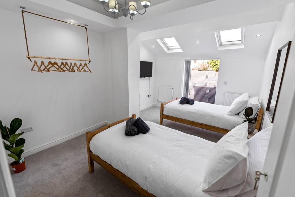 Newly Refurbed, Central Apartment With Free Parking And Hot Tub Lytham St Annes Ngoại thất bức ảnh