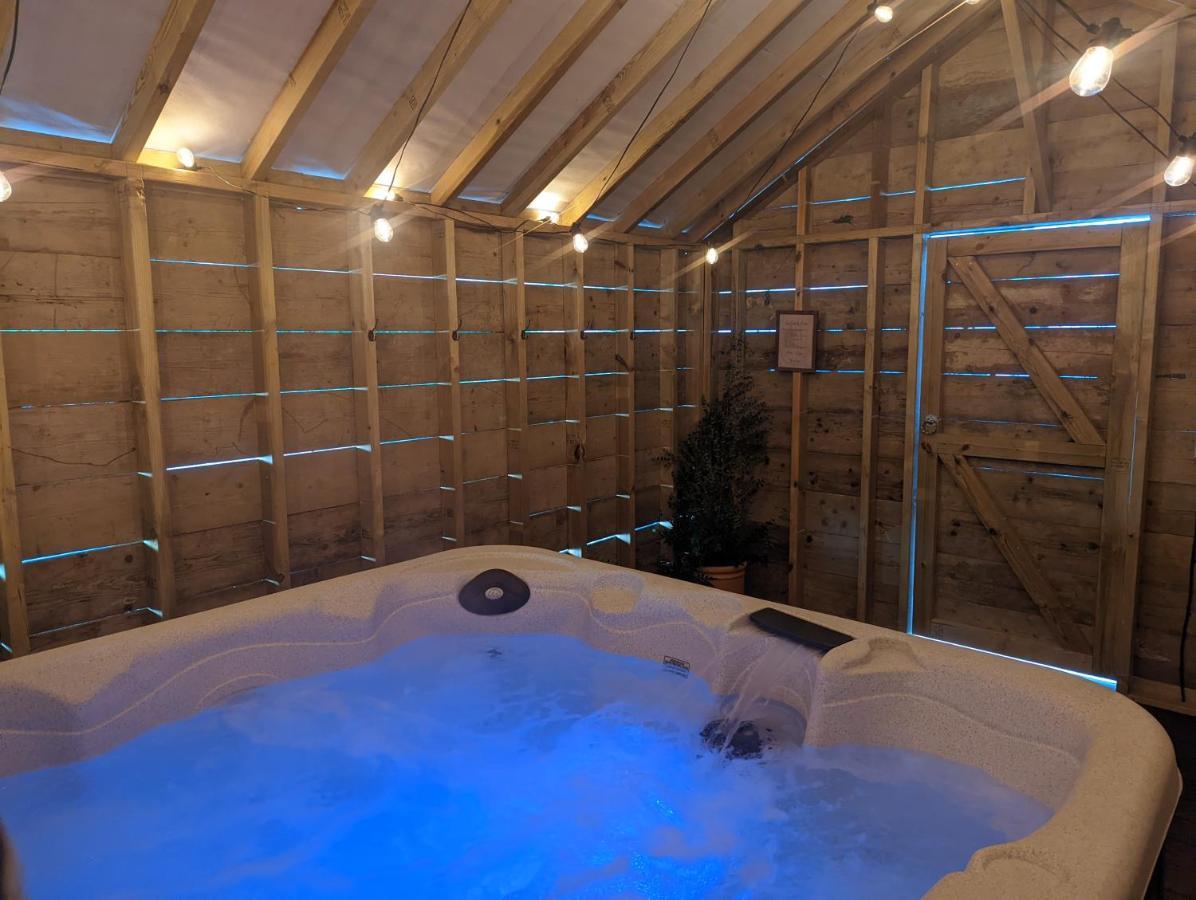 Newly Refurbed, Central Apartment With Free Parking And Hot Tub Lytham St Annes Ngoại thất bức ảnh